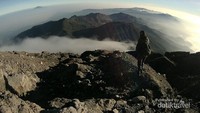 Keesokan harinya, Aku dan Edo berhasil mencapai puncak Mahameru.