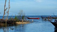 Kapal2 nelayan tradisional yang bersandar untuk mencari ikan di sore hari