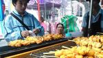 Perlengkapan Demo di Bangkok Jadi Suvenir!