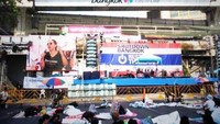 Aktivitas pendemo Bangkok Shutdown di depan area MBK