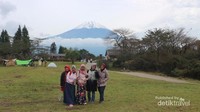 Kawasan Danau Tanuki dengan panorama Gunung Fuji