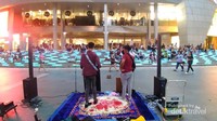 Ngejam di palataran jalan  orchard
