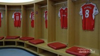 Ruang ganti di Emirates Stadium