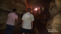 Suasana di dalam Gua Sungging