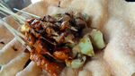 Pesan Sate di Lombok, Piringnya Bisa Dimakan
