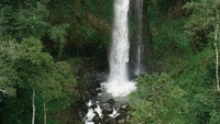Foto dari Atas Air Terjun Lembah Pelangi