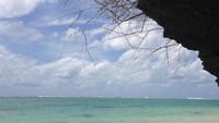 Di Beberapa Tempat Air Laut Langsung Bertemu Dengan Tebing