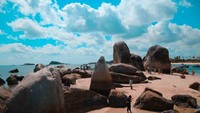 You need to climb the stone to have a great picture and get the view :)