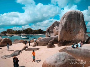 Pesona Batu Berlayar yang Unik di Belitung