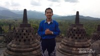 Pemandangan dari puncak stupa Borobudur tak kalah bagusnya.