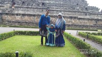 Dibagian belakang dan pekarangan borobudur tertata taman nan asri menghias.