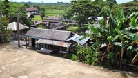 Pemandangan perkampungan dari lantai atas rumah Lamin