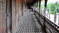 Lorong lamin yang terbuat dari kayu