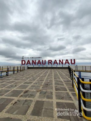 Pesona Danau Terbesar Kedua di Sumatera