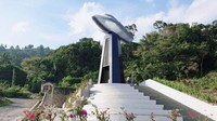 Monumen Kapal Sinar Bangun di Pelabuhan Tigaras.