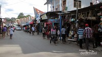 Pasar Tomok