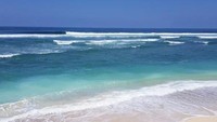 Pasir putih lembut, laut jernih, langit biru... Couldnt be more perfect!