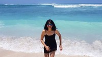 Keindahan Pantai Green Bowl membuat kami tak sadar berenang sampai berjam-jam!