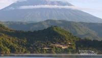 Gunung agung  dan Teluk Labuhan Manggis, Bali