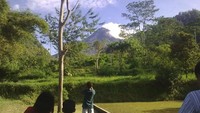 pemandangan gunung Merapi dari gardu pandang