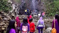 air terjun di lokasi taman nasional gunung Merapi
