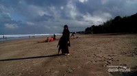 Menikmati matahari terbit di Pantai Kuta