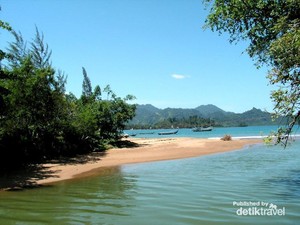 Pesona Minang, dari Kota Tua Hingga Danau Kembar