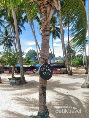 Pesona Pantai Kaluku di Donggala, Serasa Pantai Pribadi