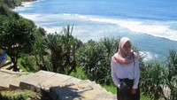 Sepupu bergaya di pantai nampu