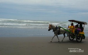 Pesona Pantai Parangtritis yang Bikin Terhipnotis