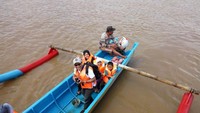 Naik kapal kecil