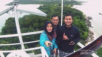 Walaupun kabut, tetap harus eksis di Puncak Mercusuar