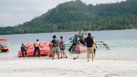 Pantai Kelagian Lunik dengan berbagai oleharaga air
