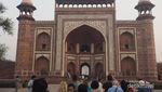 Pesona Romantis Taj Mahal di Agra, India
