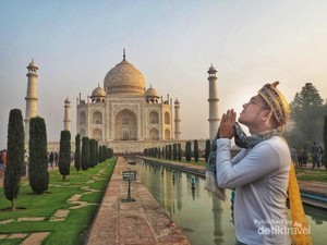 Pesona Romantis Taj Mahal di Agra, India