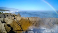 Pelangi di Punakaiki Pancake rocks