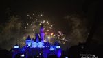 Pesta Kembang Api di Disneyland Hong Kong, Meriah!