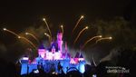 Pesta Kembang Api di Disneyland Hong Kong, Meriah!