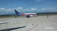 Pesawat Sriwijaya Air di Bandara Sultan Baabullah