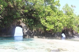 Petualangan ke Batu Lobang di Pulau Enggano