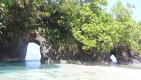 Batu Lobang Pantai Komang, Pulau Enggano