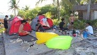 Bermalam di Pulau Asok