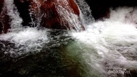 Airnya mengundang kita unduk segera mandi sepuasnya!