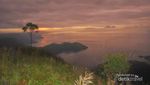 Petualangan Mengejar Sunrise di Langit Danau Toba