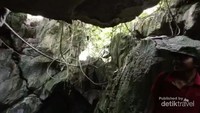 Pintu masuk lewat bawah