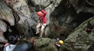 Petualangan Menyusuri Gua Semprong di Tanah Laut, Kalsel