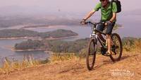 Pemandangan cantik dari puncak Bukit Batas