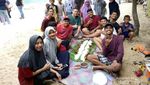 Piknik Asyik di Pantai Lampuuk