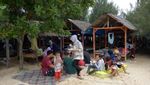 Piknik Asyik di Pantai Lampuuk