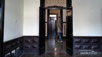 Interior di dalam Gedung Tinggi